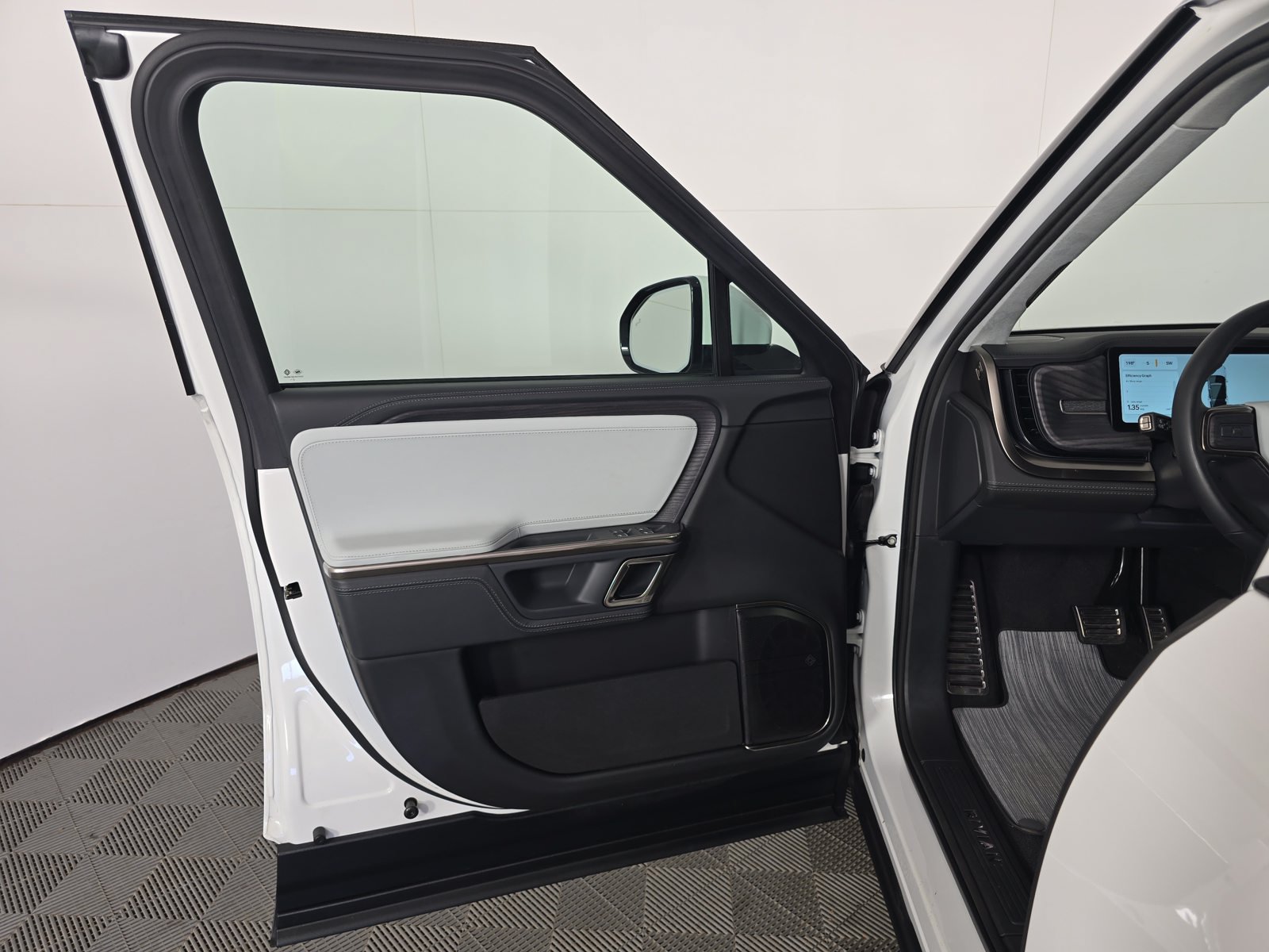 Used 2024 Rivian R1S Adventure Quad AWD/4WD image 16