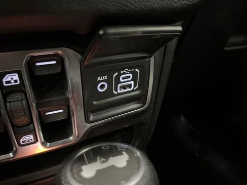 Used 2024 Jeep Wrangler Unlimited image 21