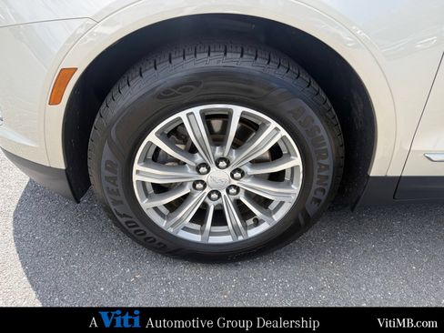 Used 2017 Cadillac XT5 Luxury w/ Driver Awareness Package AWD/4WD image 12