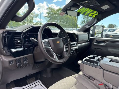 Used 2025 Chevrolet Silverado 2500 LT w/ Convenience Package AWD/4WD image 17