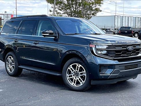 Used 2025 Ford Expedition Active AWD/4WD image 39