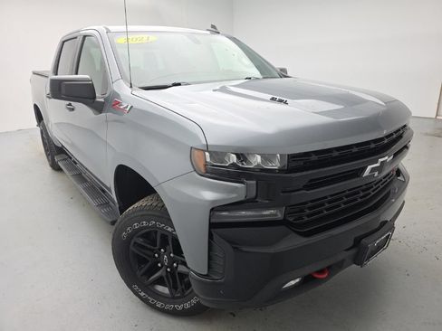 Used 2021 Chevrolet Silverado 1500 LT Trail Boss w/ LPO, Dark Essentials Package AWD/4WD image 2