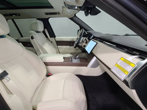 New 2025 Land Rover Range Rover SE image 14