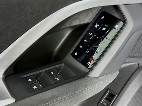 New 2025 Audi SQ5 Premium Plus image 17