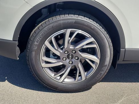 Used 2026 Lincoln Corsair Premiere image 5