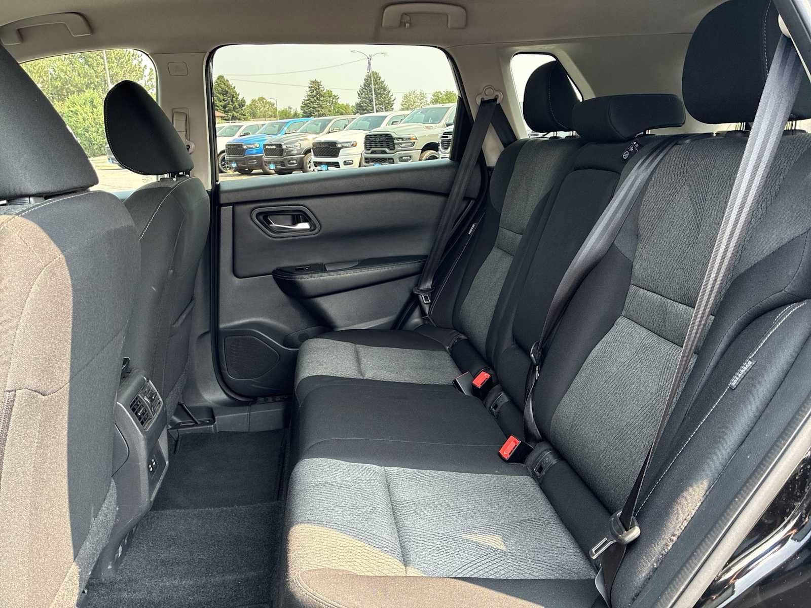 Used 2024 Nissan Rogue SV AWD/4WD image 25