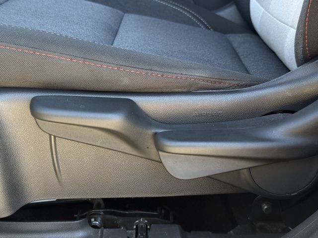 Used 2025 Chevrolet Trax RS w/ Sunroof Package FWD image 29