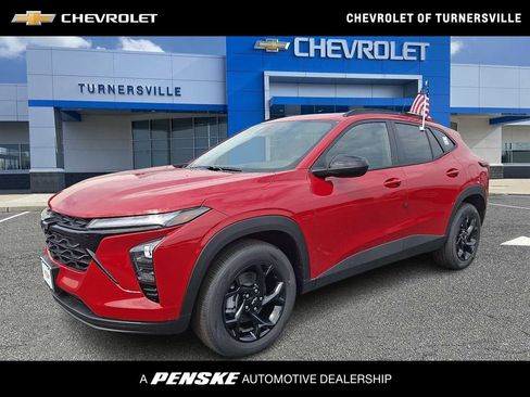 New 2026 Chevrolet Trax LT w/ Sunroof Package FWD image 1
