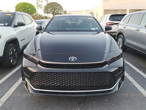 Used 2023 Toyota Crown Limited image 2