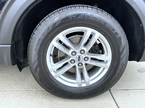 Used 2020 Ford Explorer XLT AWD/4WD image 27