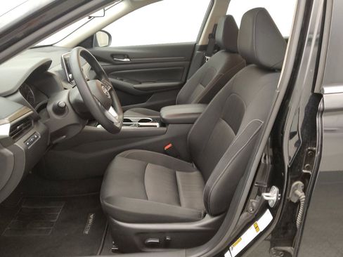 Used 2024 Nissan Altima 2.5 SV image 17