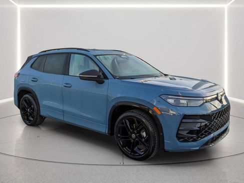 New 2026 Volkswagen Tiguan SE R-Line image 8