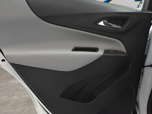 Used 2022 Chevrolet Equinox LS AWD/4WD image 13