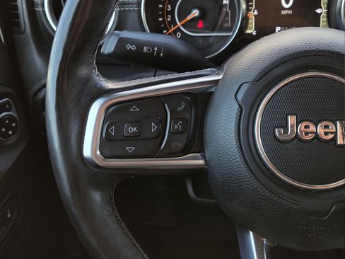 Used 2019 Jeep Wrangler Unlimited Sahara w/ Uconnect 4C Nav & Sound Group AWD/4WD image 15