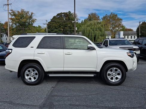 Used 2023 Toyota 4Runner SR5 Premium image 7