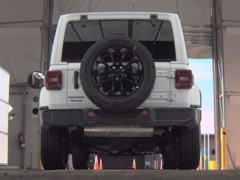 Used 2025 Jeep Wrangler Sahara w/ Safety Group image 7