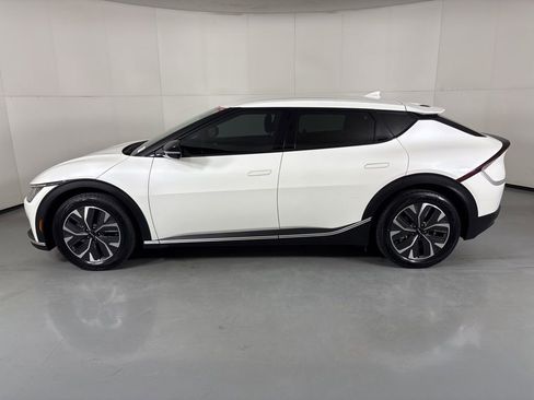 Used 2024 Kia EV6 Light RWD image 5