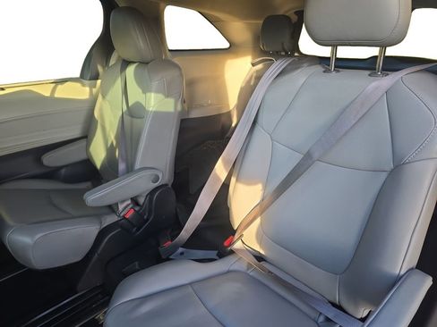 Used 2022 Toyota Sienna XLE image 14