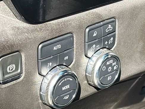 Used 2025 GMC Sierra 1500 SLT AWD/4WD image 10