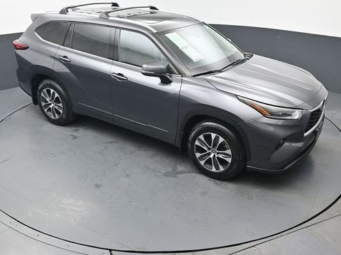 Certified 2021 Toyota Highlander XLE image 46