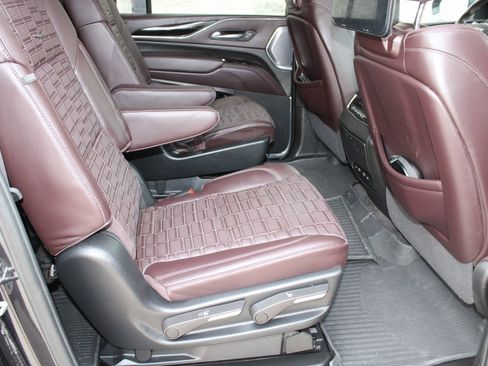 Used 2024 Cadillac Escalade ESV Sport Platinum w/ Heavy-Duty Trailer Package image 19