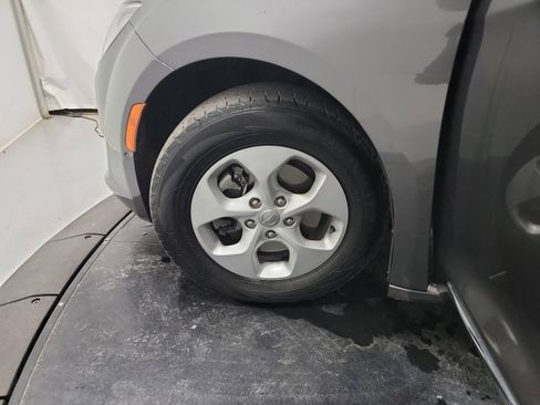 Used 2017 Chrysler Pacifica Touring-L Plus w/ Advanced Safetytec Group image 29