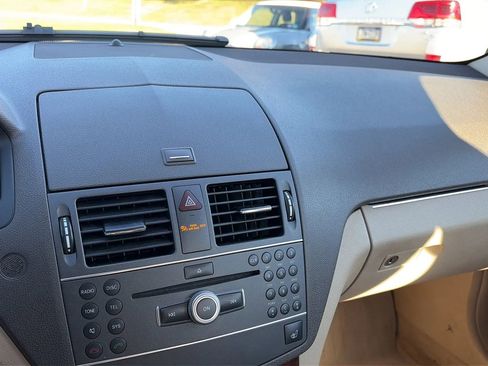 Used 2011 Mercedes-Benz C 300 4MATIC Sedan image 30