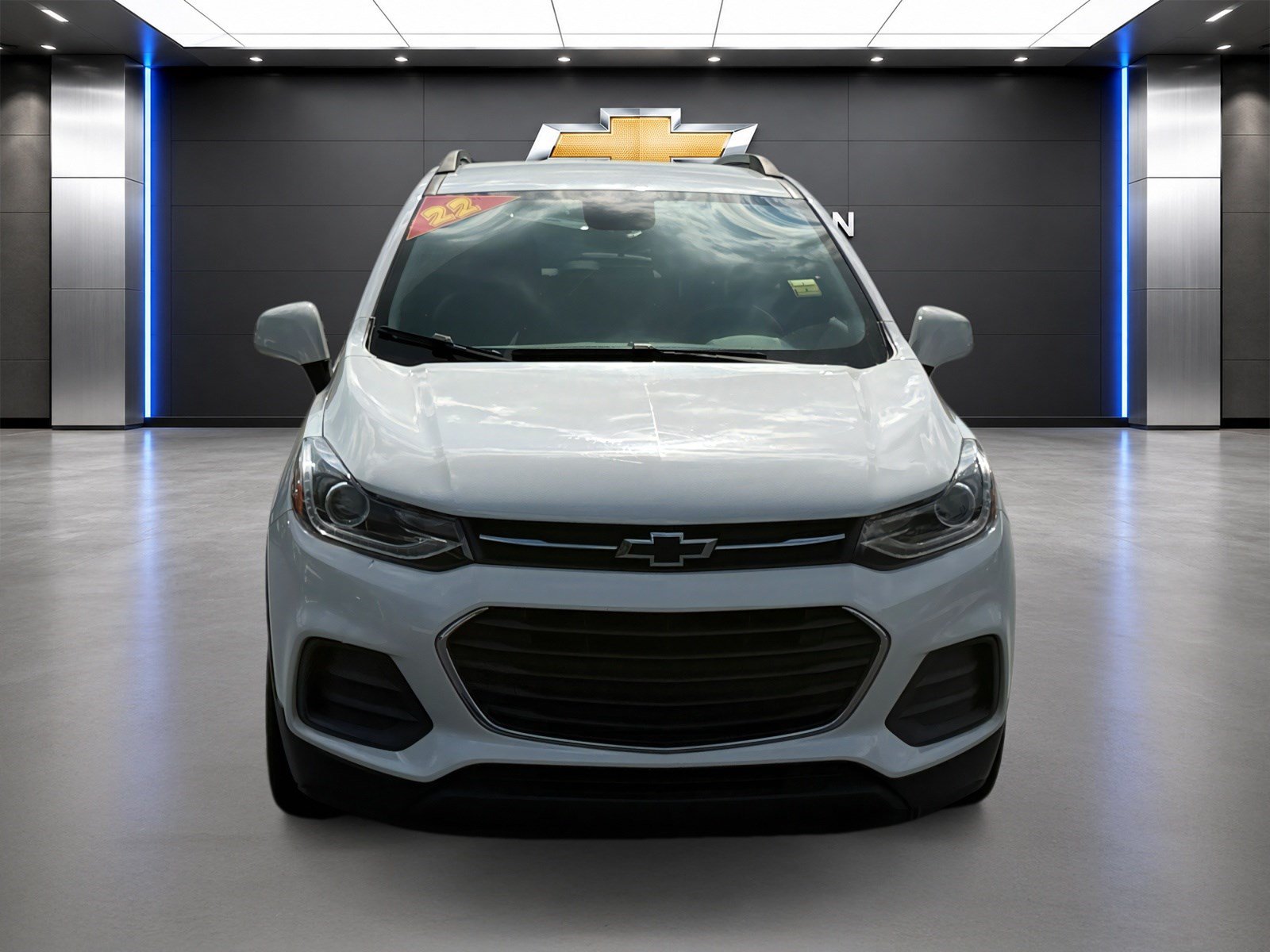 Used 2022 Chevrolet Trax LT w/ Sport Edition FWD image 2