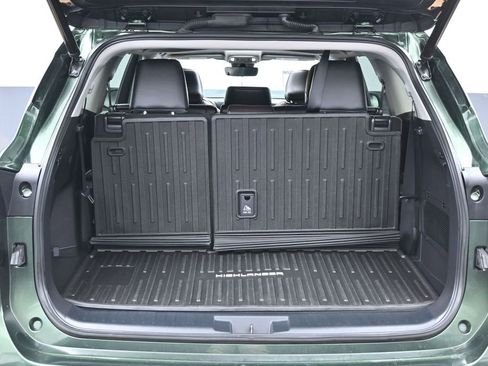 Used 2023 Toyota Highlander XLE image 18