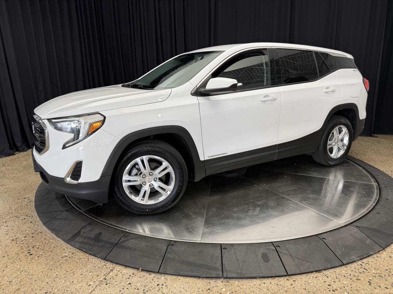 Used 2018 GMC Terrain SLE FWD image 4