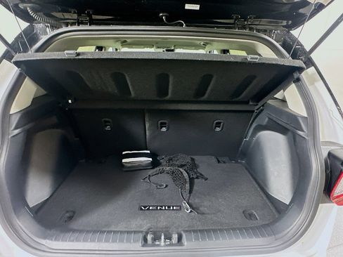 Used 2022 Hyundai Venue Limited w/ Cargo Package image 28