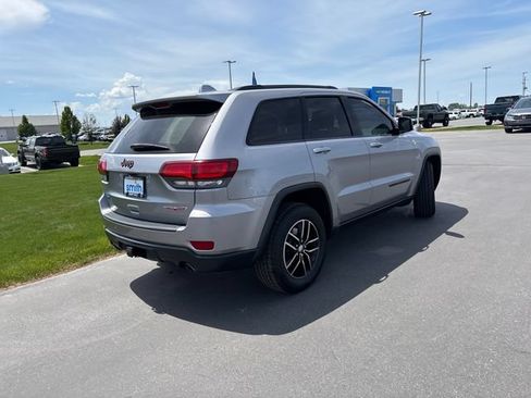 Used 2017 Jeep Grand Cherokee Trailhawk AWD/4WD image 3