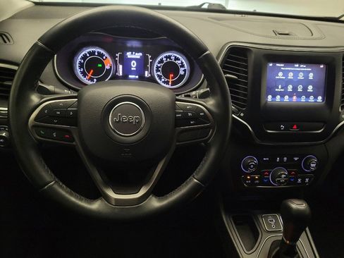 Used 2019 Jeep Cherokee Latitude Plus w/ Comfort/Convenience Group FWD image 22