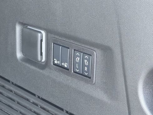 New 2025 Chevrolet Suburban Premier image 13