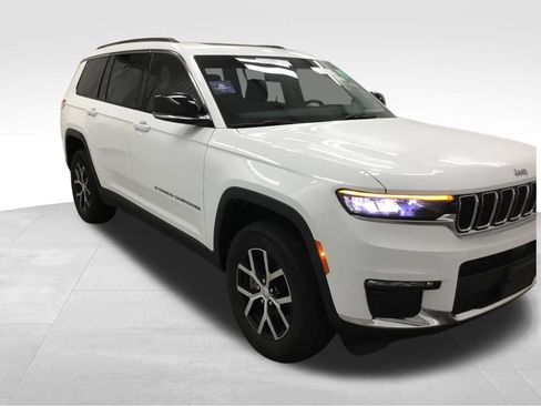 Used 2023 Jeep Grand Cherokee L Limited w/ Trailer Tow Group (B) AWD/4WD image 4