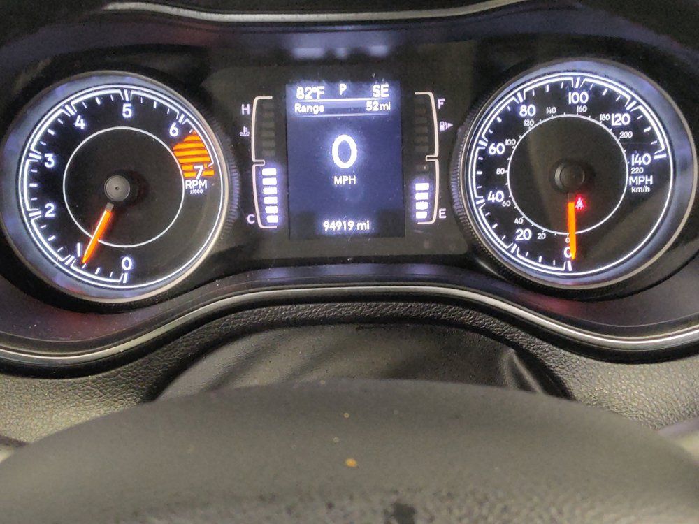 Used 2019 Jeep Cherokee Latitude Plus FWD image 23