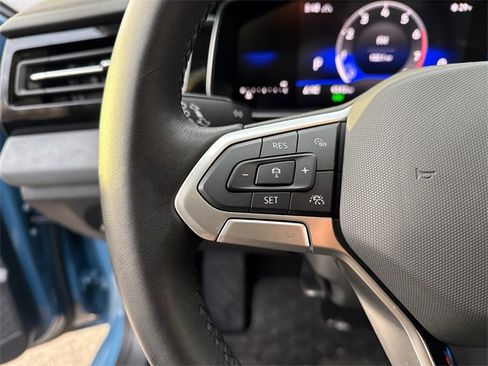 Certified 2025 Volkswagen Jetta SE w/ Sunroof Package image 13