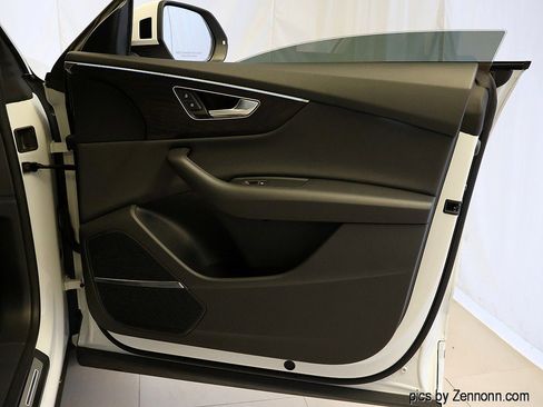 Used 2022 Audi Q8 Premium Plus image 36