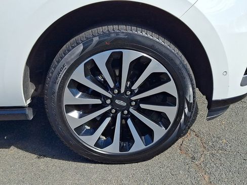 Used 2024 Lincoln Navigator L Reserve AWD/4WD image 11