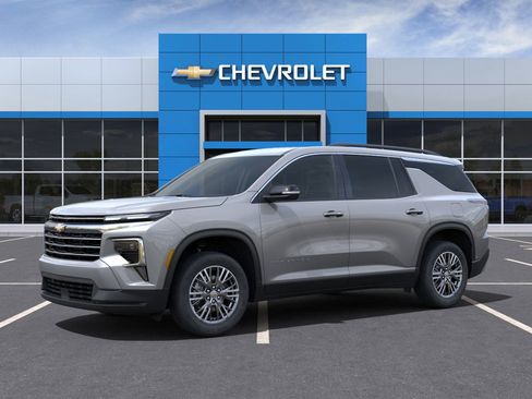 New 2025 Chevrolet Traverse LT image 2