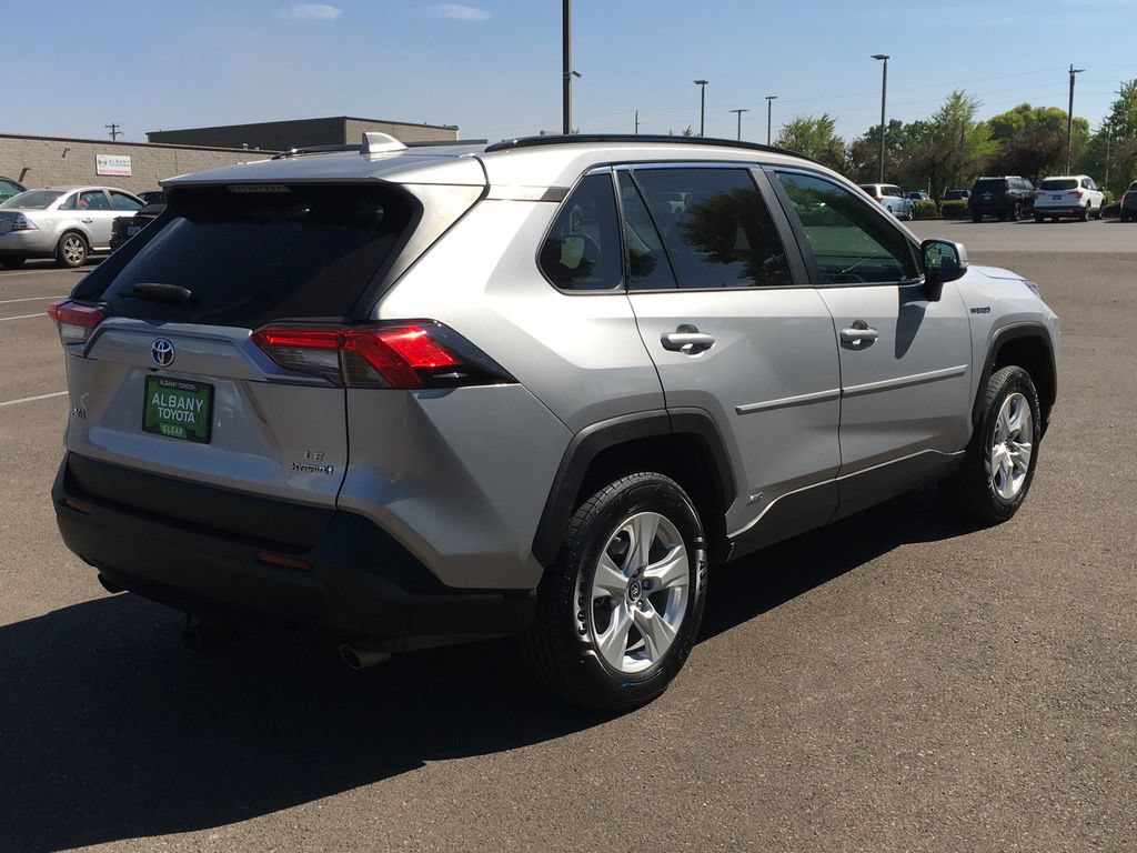 Used 2019 Toyota RAV4 LE w/ Carpet Mat Package AWD/4WD image 8