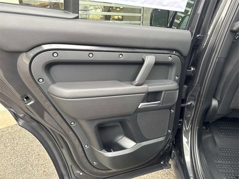 New 2026 Land Rover Defender 110 X-Dynamic SE image 12