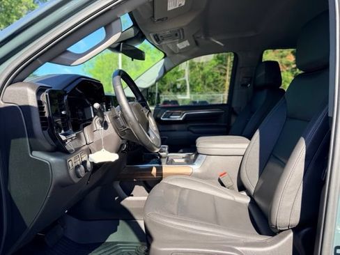 Used 2025 Chevrolet Silverado 1500 LT Trail Boss w/ Convenience Package II AWD/4WD image 7