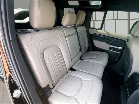 Used 2022 Land Rover Defender 110 S AWD/4WD image 28