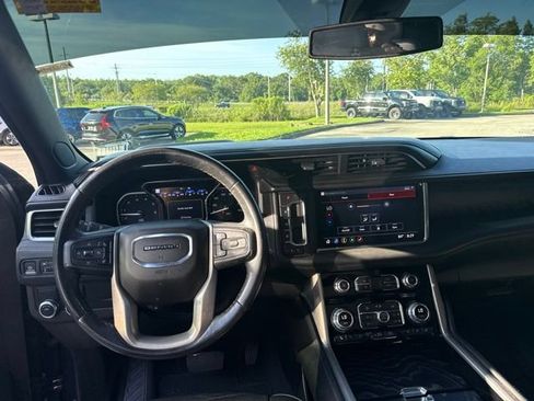 Used 2021 GMC Yukon Denali RWD image 12