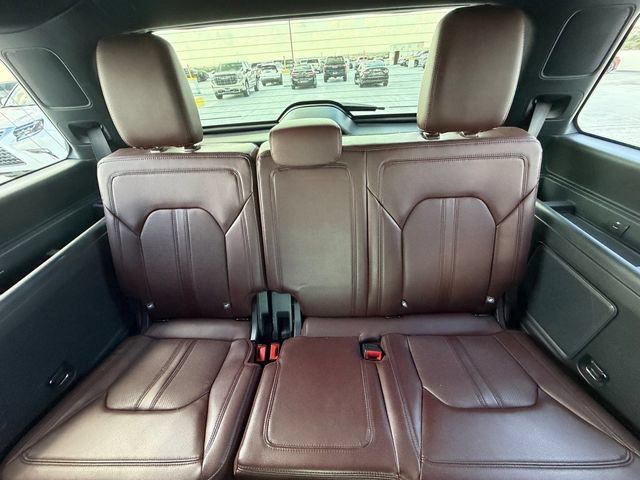 Used 2022 Ford Expedition Limited AWD/4WD image 11