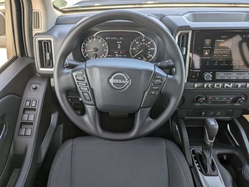 Used 2025 Nissan Frontier SV RWD image 32