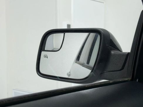 Used 2016 Ford Explorer XLT w/ Equipment Group 202A image 15