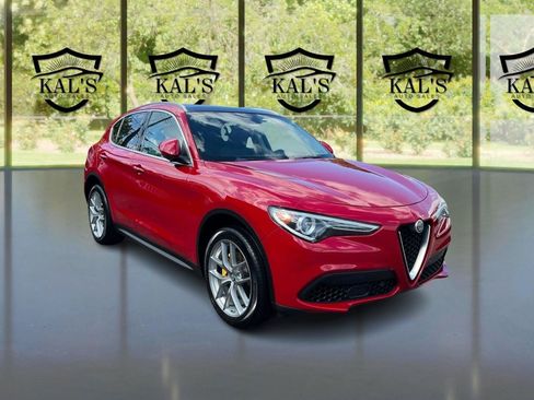 Used 2018 Alfa Romeo Stelvio AWD image 3