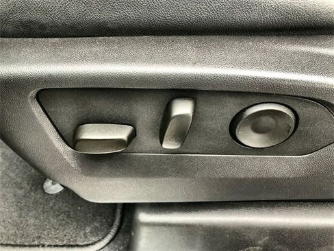 Used 2025 GMC Sierra 1500 SLT image 12